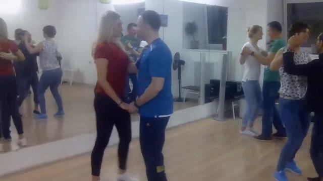 Бачата в Школе танцев Чино - Kiko Rodriguez "Te Olvidaste de Mi" смотреть онлайн