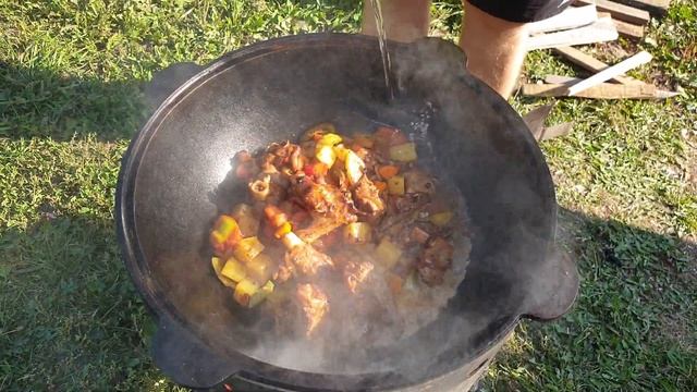 БАРАНИНА С ОВОЩАМИ | В КАЗАНЕ НА КОСТРЕ | LAMB WITH VEGETABLES IN A CAULDRON ON THE FIRE смотреть онлайн