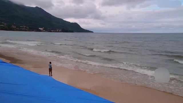 панорамный вид на пляж бо валлон на острове маэ
Сейшельские острова