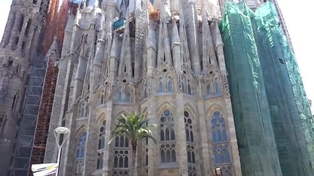 Храм Святого Семейства Sagrada Família Barcelona смотреть онлайн