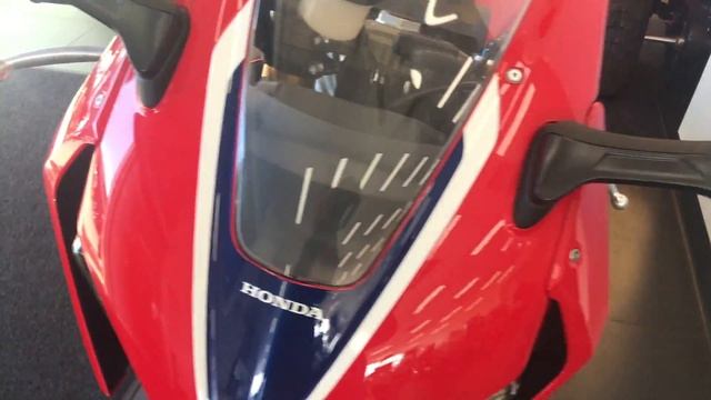 Honda CBR1000RR SP Walkaround || Squad 54 смотреть онлайн