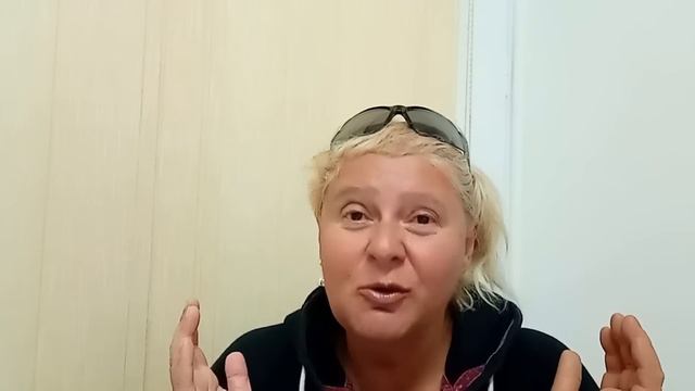 "В Сербанке посадили такую адроидшу, люди пугались, она страшно глазами водила. Убрали очень быстро смотреть онлайн