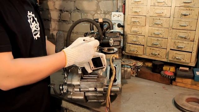 Выпуск #16 Установка лепестковых клапанов и двухконтурного термостата на ИЖ ЮПИТЕР 6 смотреть онлайн