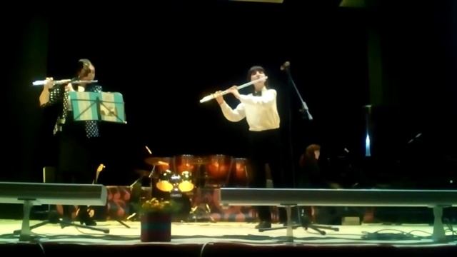 Гида Генрих 11 лет и преподаватель флейты Педан Е Танго "Та же боль" А Пьяцоло. смотреть онлайн