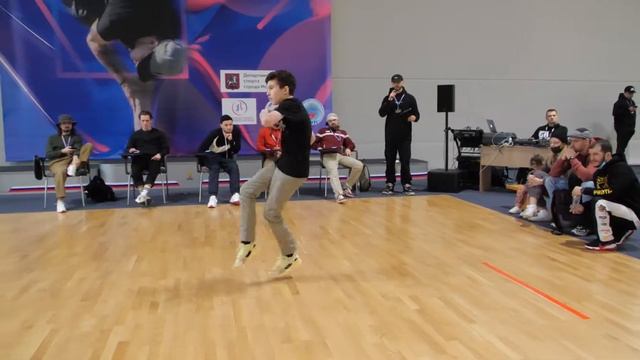 top16 11-13 bboy Flexible boy vs Hydra - брейкданс, Чемпионат Москвы смотреть онлайн