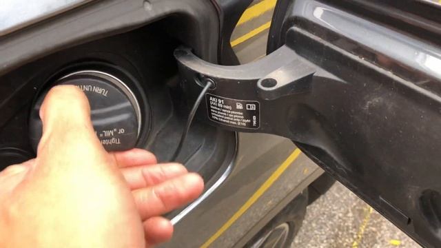 BMW X1 X2 X3 X4 X5 X6 - OPEN GAS CAP - HOW TO смотреть онлайн
