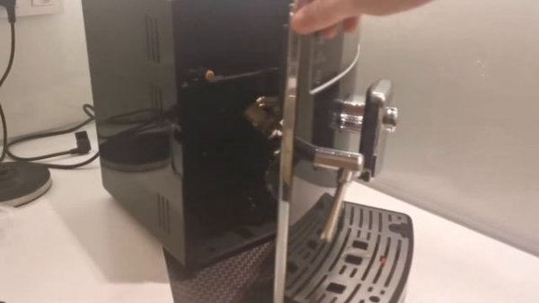 Saeco Xelsis broken hinge repair