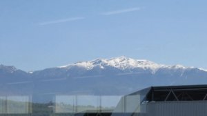 04.05.2023. Россия. Краснодарский край. Адлер. Виды из окна вокзала ж/д-станции Аэропорт Сочи