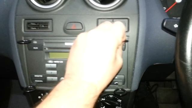 How to remove the factory radio from a Ford Fiesta смотреть онлайн