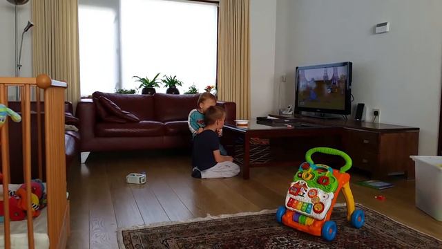 Ну дай я тебя обниму :) Братики смотреть онлайн