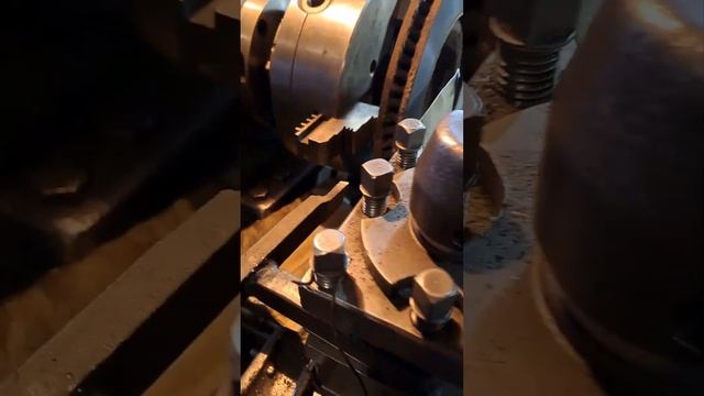 Проточка тормозных дисков. Дедова токарка. смотреть онлайн