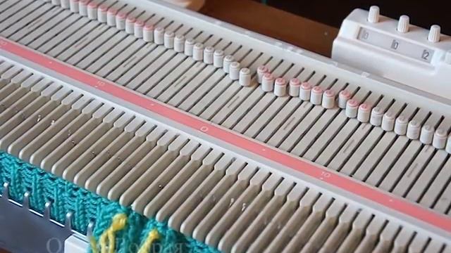 Араны на однофонтурной машинке. Пуловер 1 часть