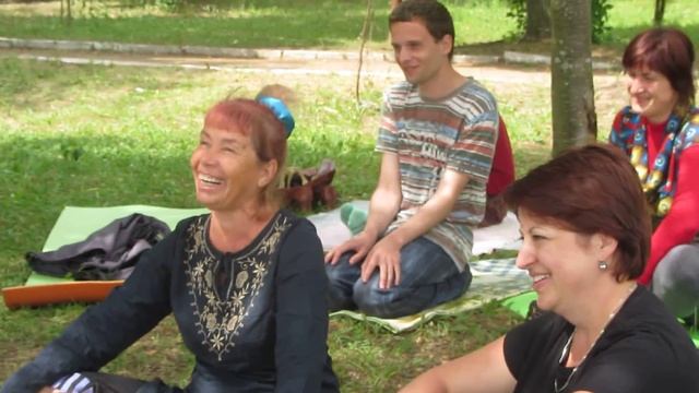 Йога сміху смотреть онлайн