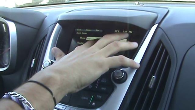 Radio and Navigation System in a 2013 Chevy Equinox смотреть онлайн