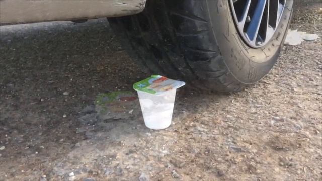 😱 Что будет, если раздавить автомобилем: апельсин, лук, зубную пасту, йогурт, антистресс игрушку? смотреть онлайн