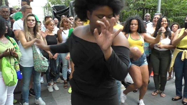 BRAZILIAN GIRLS DANCE SAMBA AT BRAZILIAN CARNIVAL CULTURE PARADE STREET PARTY