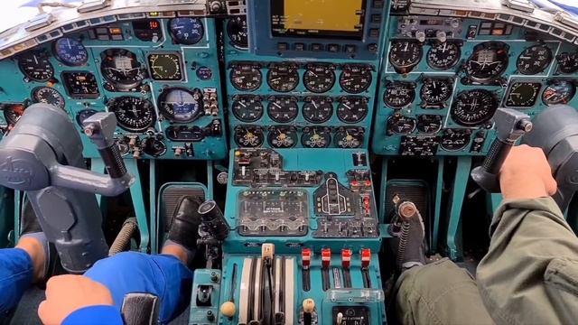 Ан-22 АНТЕЙ. Уникальное видео из кабины экипажа и рассказ о самолете. Рейс Лейпциг-Париж. смотреть онлайн