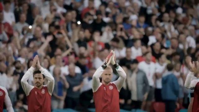 Copenhagen heroes who saved Christian Eriksen's life receive the UEFA President’s Award смотреть онлайн