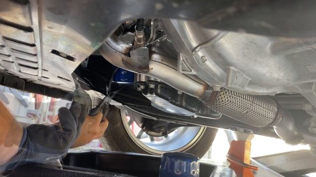 Chevy Spark 1.4L Oil Change + Light Reset смотреть онлайн