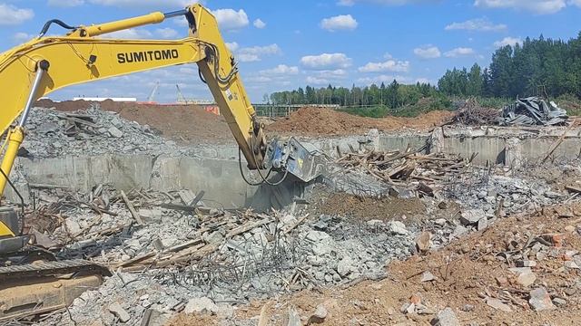 Демонтаж фундамента при помощи бетонолома Arden BBH020 смотреть онлайн