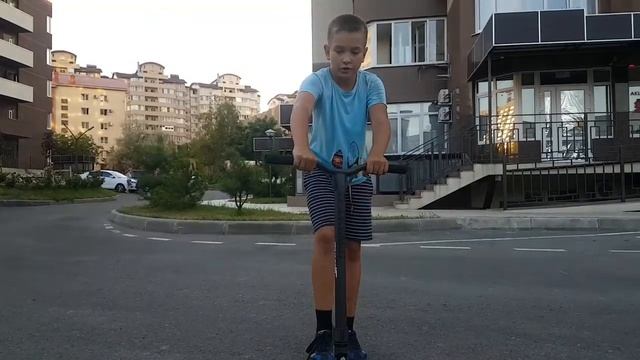 Как научиться делать бар спин на самокате смотреть онлайн