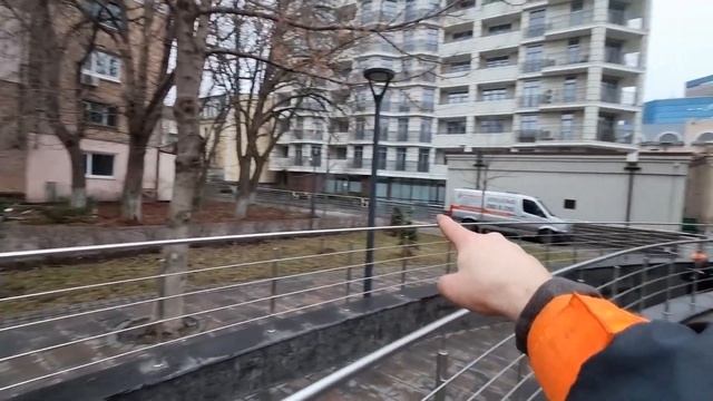 Подъём негабаритного стеклопакета Jambo формата на террасу. Раздвижка на террасе смотреть онлайн