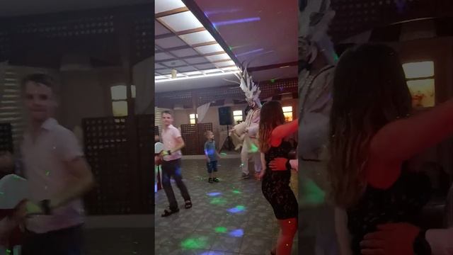 Пародийное Шоу Филиппа Киркорова. Приятно когда есть такие юные поклонники #кмв #ставрополь #ростов смотреть онлайн