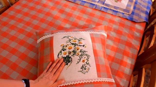 Подушки и салфетка с вышивкой Riolis, задумки с прикладной вышивкой крестом.