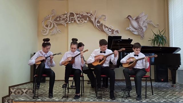 Ансамбль домристов Лель р н п обр Н Чаплыгина По Дону гуляет казак молодой смотреть онлайн