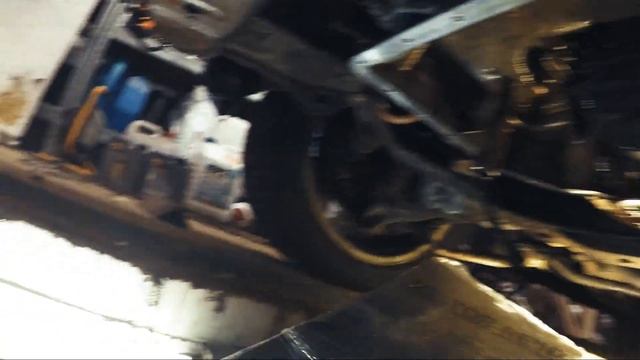 BMW e34 540i Снимаем масленный поддон и проверяем состояние масло-насоса! Замена масла на 4500км #7 смотреть онлайн