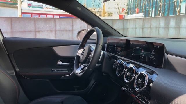 MERCEDES BENZ A200 2019