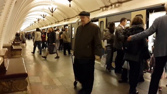 81-760/761 на станции "Арбатская" смотреть онлайн