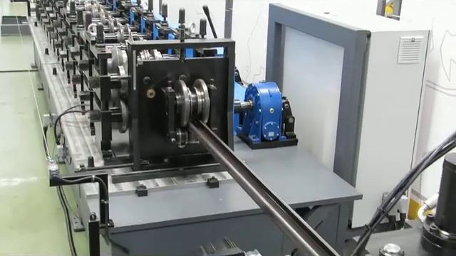 Линия AMOB для изготовления загнутых П-образных профилей гаражных и роликовых дверей смотреть онлайн