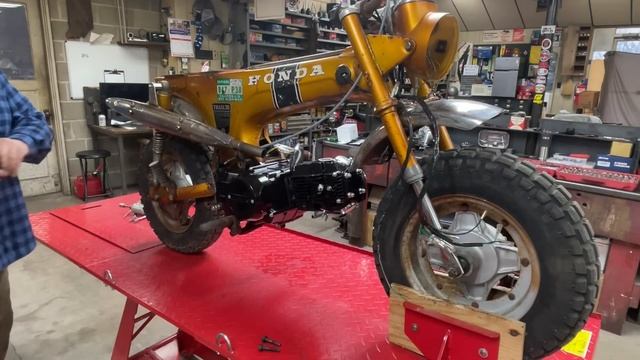 Honda CT70K0 - this one puts up a good fight! смотреть онлайн