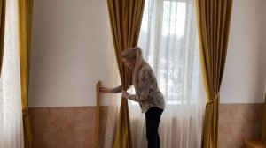 Как красиво и правильно повесить шторы на карниз.