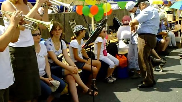 A40 Ruhr 2010: Marl präsentiert sich auf der längsten Tafel der Welt смотреть онлайн