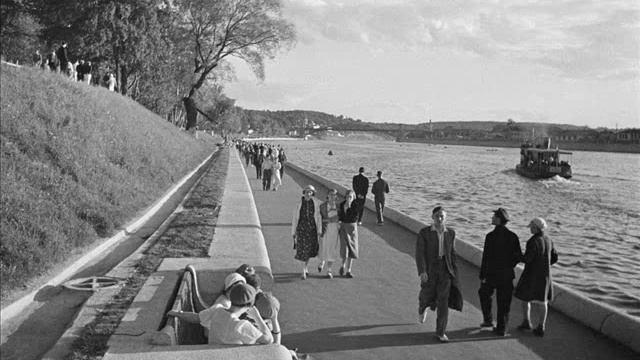 Даниэль Дарьё Песенка о Москве-реке смотреть онлайн