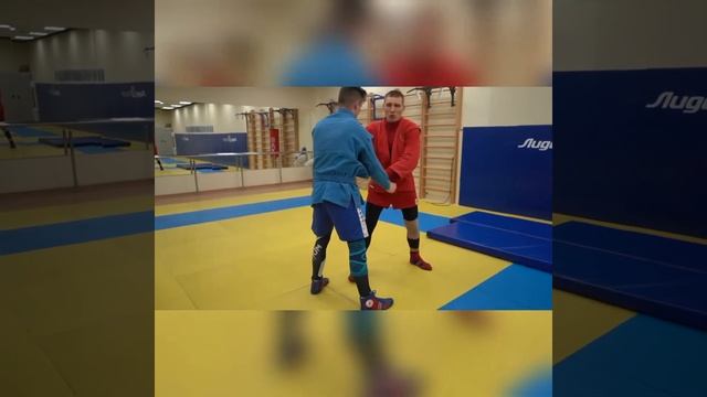 Фрагмент из мастер-класса по самбо от Никиты Северова смотреть онлайн