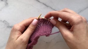 Вяжем ШИШЕЧКИ спицами. Простой способ связать шишечки спицами без дырок.