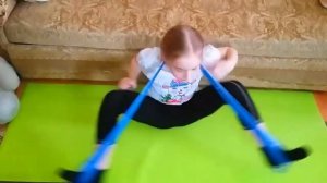 Упражнения с резиной для растяжки в художественной гимнастике