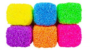 УЧИТЬ ЦВЕТА - КУБИКИ ИЗ ШАРИКОВОГО ПЛАСТИЛИНА С ИГРУШКАМИ Три кота, Маша и Медведь, Щенячий патруль