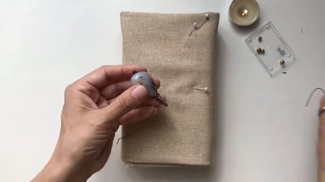 Урок 1: простой кулон из крупной бусины и шнур из 4-х нитей. смотреть онлайн