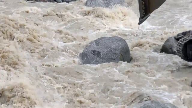 восстанавливают дорогу к Эльбрусу