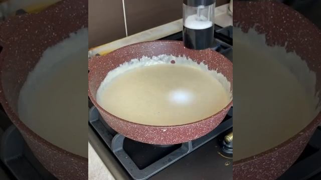 Жульен на молоке с курицей, грибами и сыром рецепт #Shorts смотреть онлайн