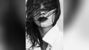 ОНА ЗАХОДИТ В ДОМ БЕЗ СТУКА... РАЗЛУКА...