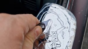 Как надёжно приклеить зеркало заднего вида и чем не стоит клеить