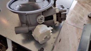 Посудомоечная Siemens Bosch E15. Замена чаши поддона посудомоечной . Dishwasher Siemens Bosch E15