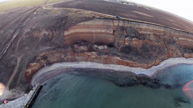 Санжейка облет с дрона берега черного моря и красивых склонов. смотреть онлайн
