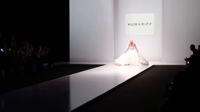 Alena Shishkova Trips On Her Wedding Dress At Humariff Fall/Winter 2016 (3 Angles Of View)