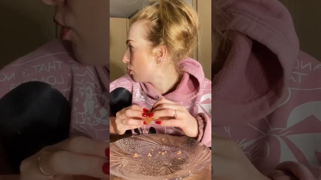 Мукбанг: бутерброды с красной  рыбой и фрукты ?